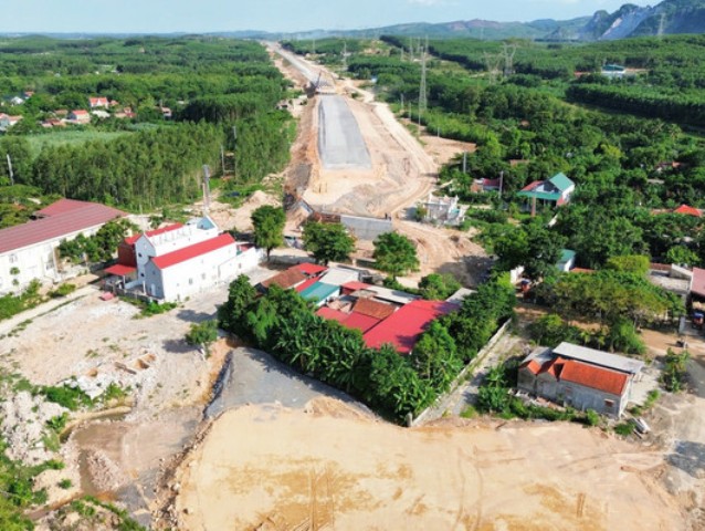 Quảng Bình phấn đấu Theo kế hoạch, toàn bộ phần diện tích cần bàn giao sẽ được hoàn thành trong tháng 9 để đảm bảo tiến độ cho nhà đầu tư và các nhà thầu.