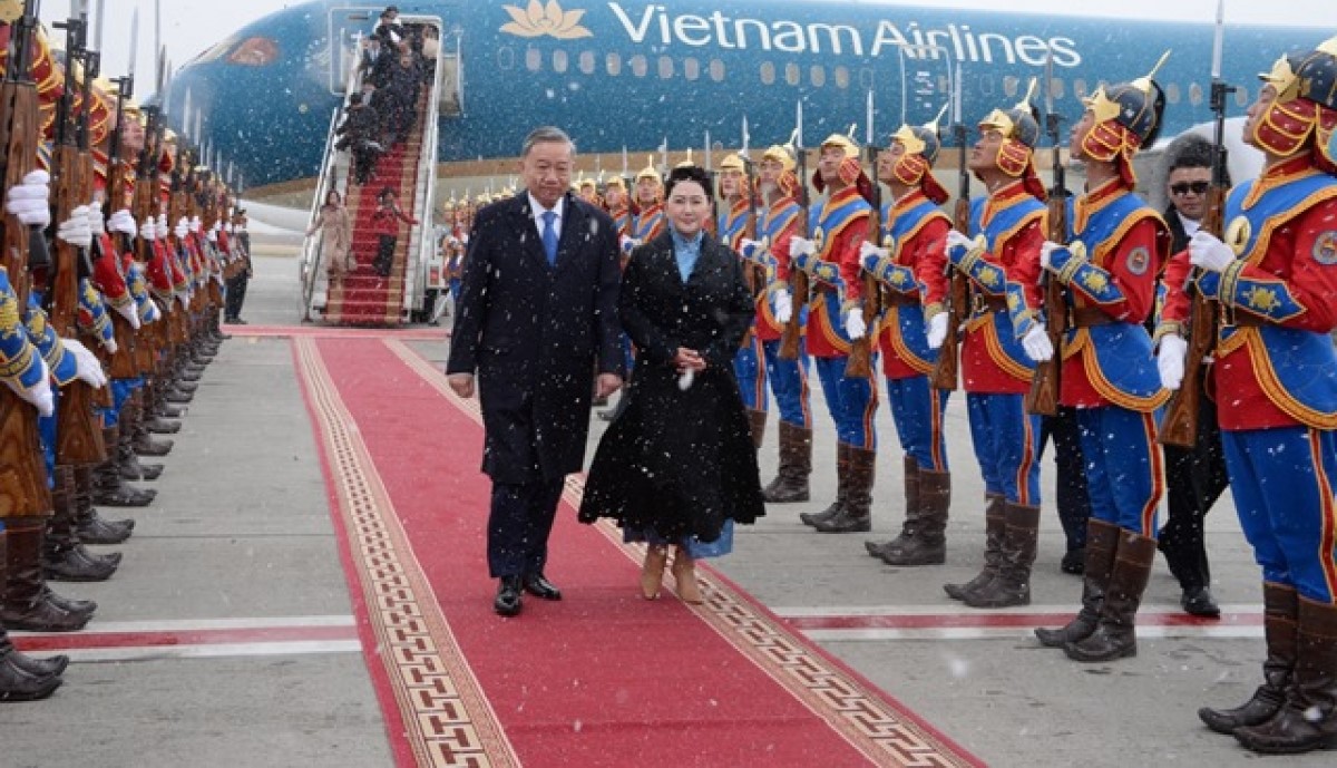 Tổng Bí thư, Chủ tịch nước đến Ulan Bator, bắt đầu thăm cấp Nhà nước tới Mông Cổ