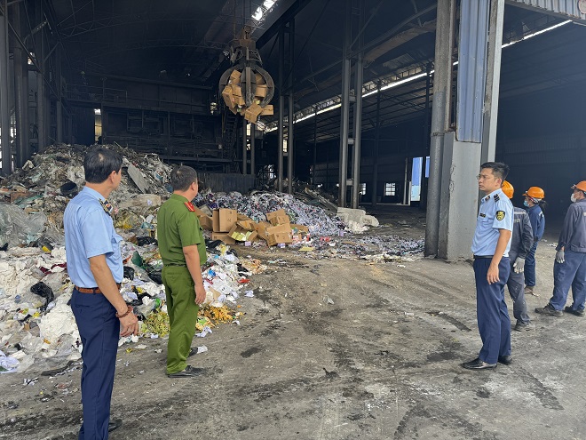 Bắc Ninh: Buộc tiêu hủy 34.000 thiết bị thuốc lá điện tử nhập lậu