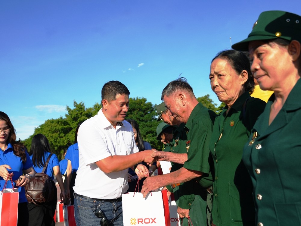 Hành trình tri ân của Rox Group