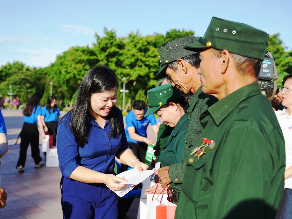 Chương trình cũng có sự tham gia của bà Nguyễn Thị Mai Anh, Chủ tịch UBND thị xã Quảng Trị