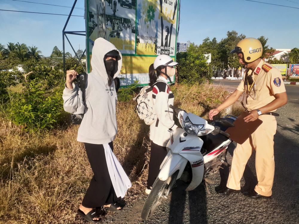 Công an tỉnh Long An mở đợt cao điểm bảo đảm trật tự, an toàn giao thông cho học sinh