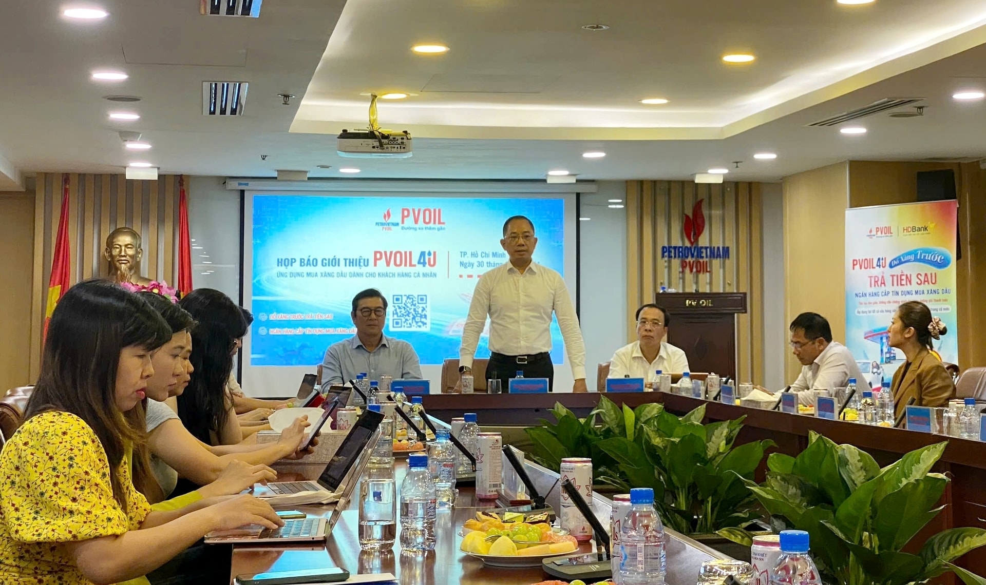 Chủ tịch PVOIL tự tin “phá kỷ lục” doanh thu năm 2024 với 120.000 tỷ đồng, giới thiệu app cho mua xăng dầu trước, trả tiền chậm sau đó