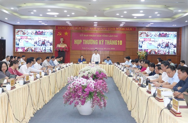 Quang cảnh phiên họp thường kỳ tháng 10 năm 2024