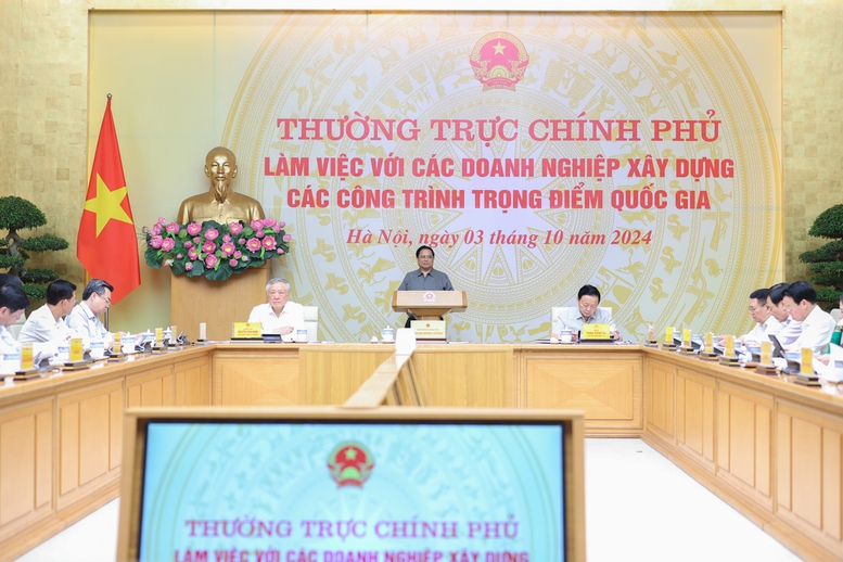 Thủ tướng cho biết, Thường trực Chính phủ tổ chức cuộc làm việc để lắng nghe ý kiến các doanh nghiệp về kinh nghiệm triển khai các dự án; việc huy động nguồn vốn cho các dự án; tiếp tục hoàn thiện thể chế, tháo gỡ các khó khăn, vướng mắc về cơ chế, chính sách... - Ảnh: VGP/Nhật Bắc