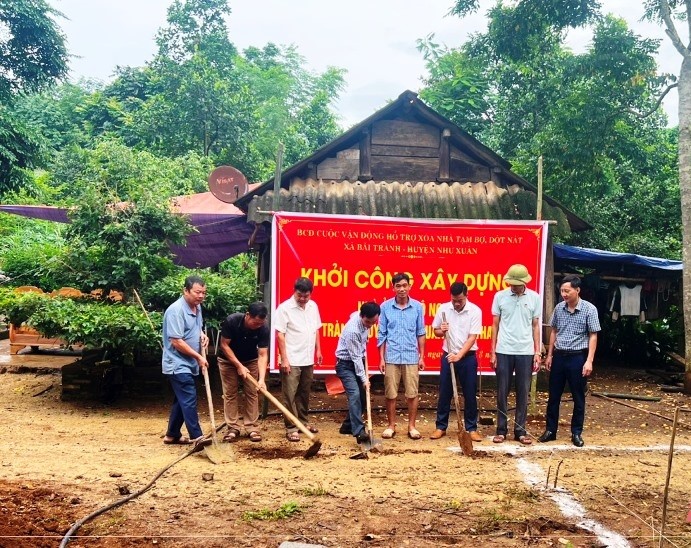 Khởi công xây dựng nhà ở cho hộ nghèo ở xã Bãi Trành, huyện Như Xuân.