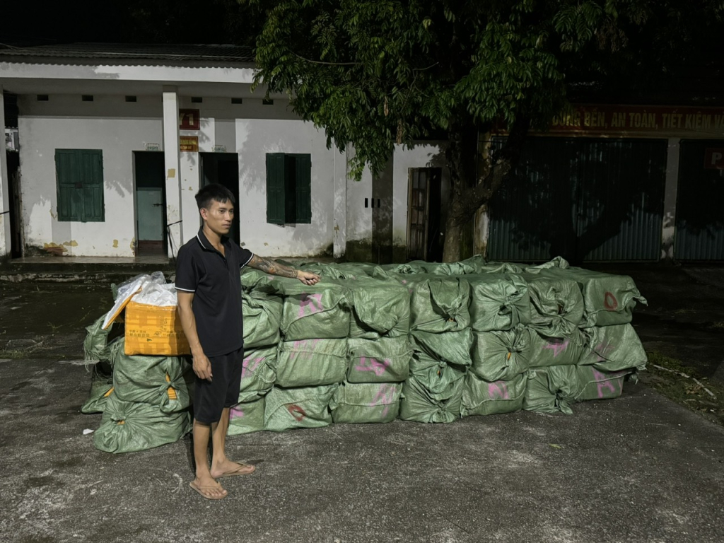 Đồn Biên phòng Hải Hòa bắt giữ đối tượng vận chuyển trái phép hơn 3.100kg nầm lợn đông lạnh tại khu vực biên giới (đêm 8/7/2024).