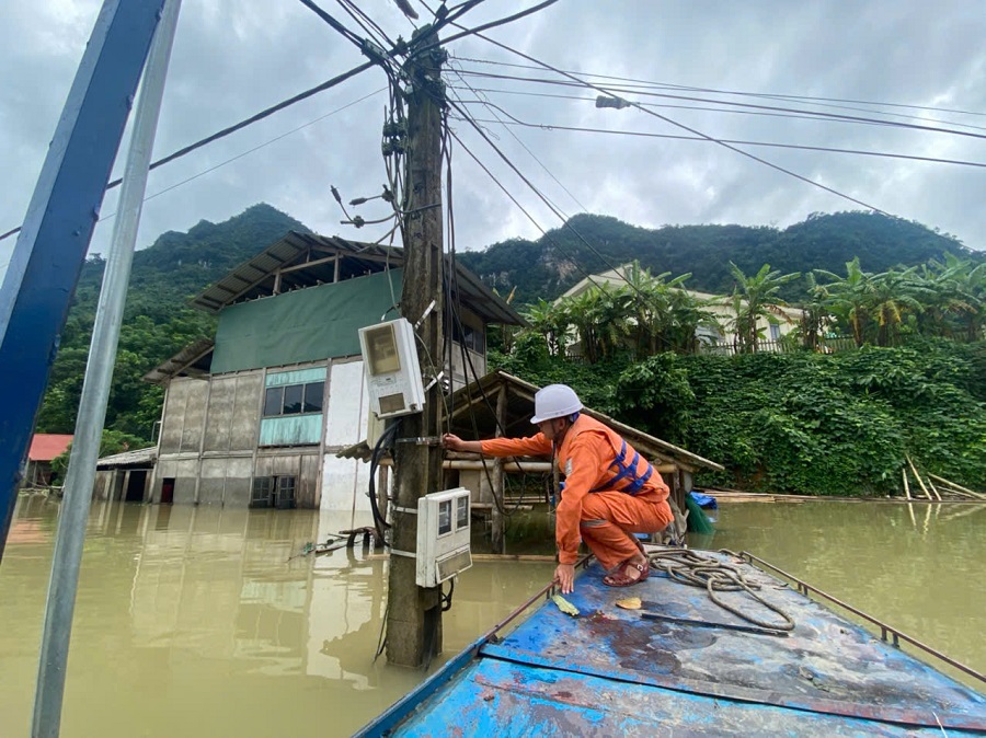 Khắc phục điện sau lũ lụt