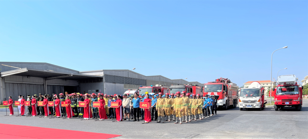 Quảng Ninh: Thực tập phương án chữa cháy, cứu nạn, cứu hộ và ứng phó thảm họa cháy lớn