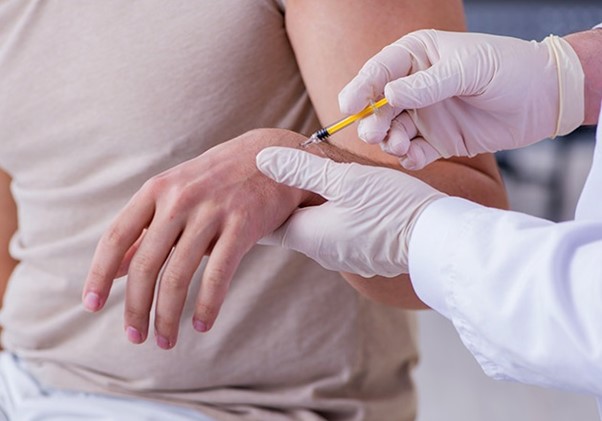 Ti&ecirc;m corticosteroid tại khớp để điều trị vi&ecirc;m khớp vảy nến