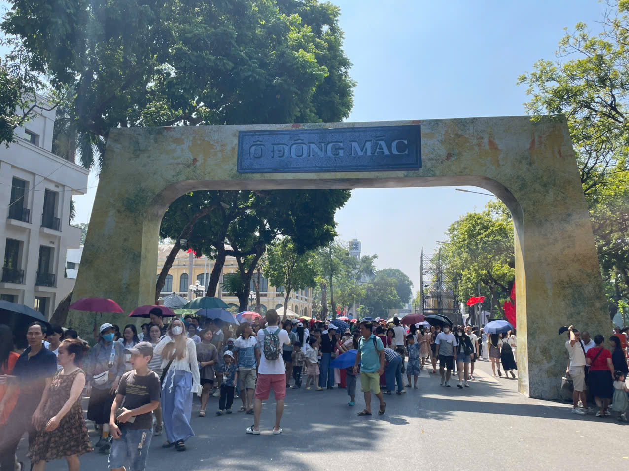 Hàng ngàn người đổ về phố đi bộ hồ Hoàn Kiếm dịp kỷ niệm 70 năm Ngày Giải phóng Thủ đô