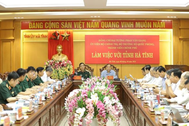 Quang cảnh buổi làm việc.