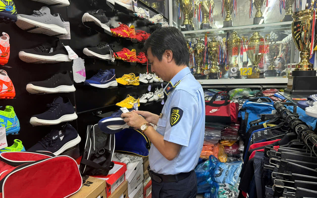 Hải Phòng: Tạm giữ hàng trăm sản phẩm giả mạo nhãn hiệu nổi tiếng