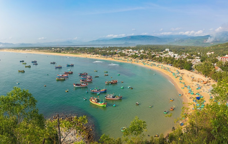 Các giải pháp thực hiện quy hoạch tổng thể khai thác, sử dụng bền vững tài nguyên vùng bờ