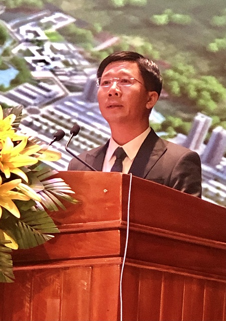 Ông Nguyễn Văn Lăng trình bày tham luận. Ảnh: V.H Ông Nguyễn Văn Lăng trình bày tham luận. Ảnh: V.H