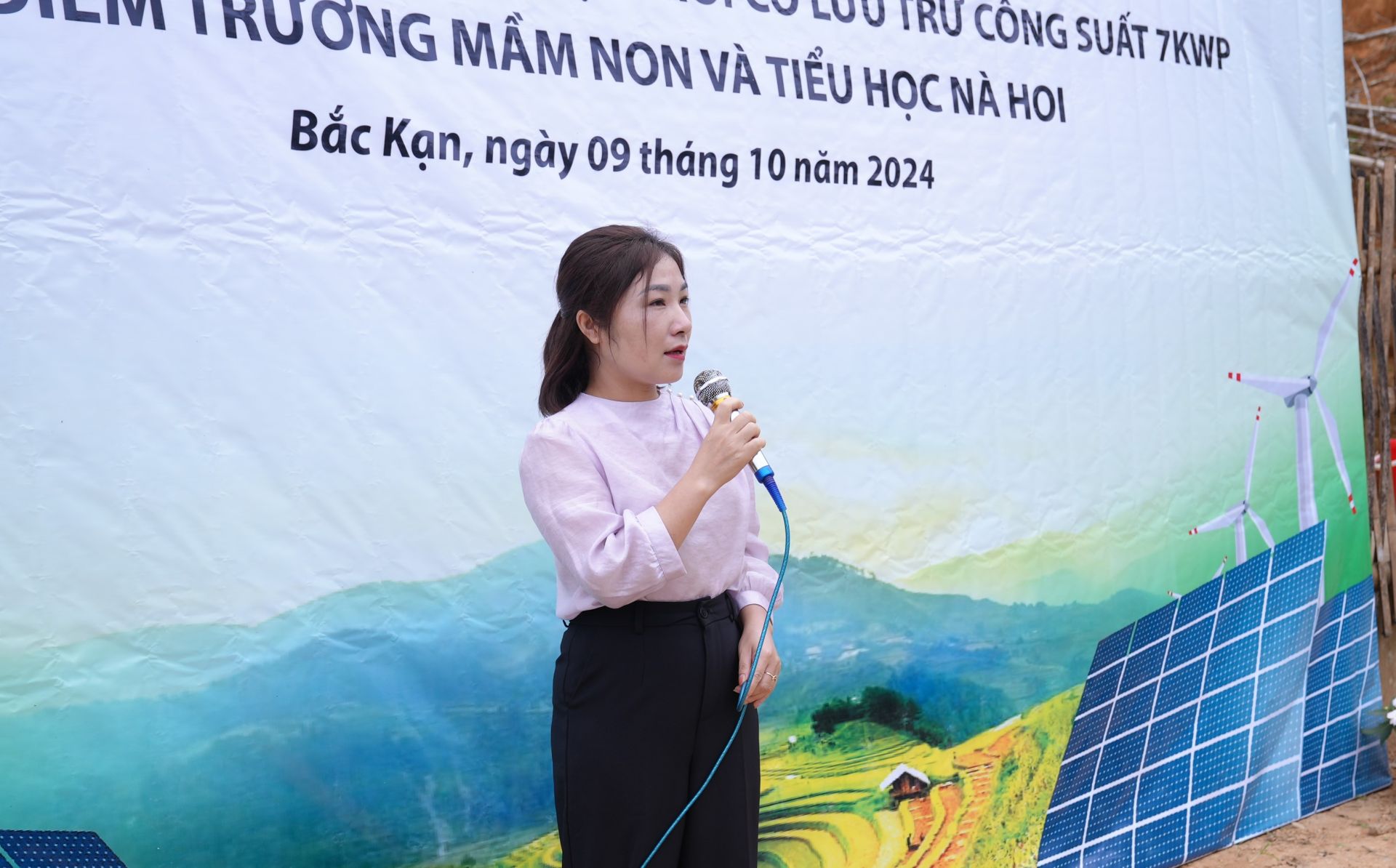 Bà Hoàng Thị Quý - Hiệu trưởng trường Mầm non Bộc Bố phát biểu chia sẻ tại buổi lễ