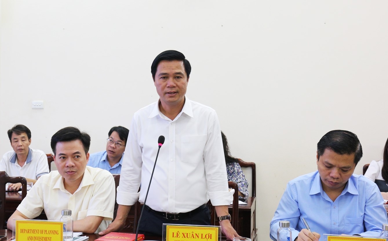 Phó Chủ tịch UBND tỉnh Lê Xuân Lợi phát biểu tại buổi làm việc.