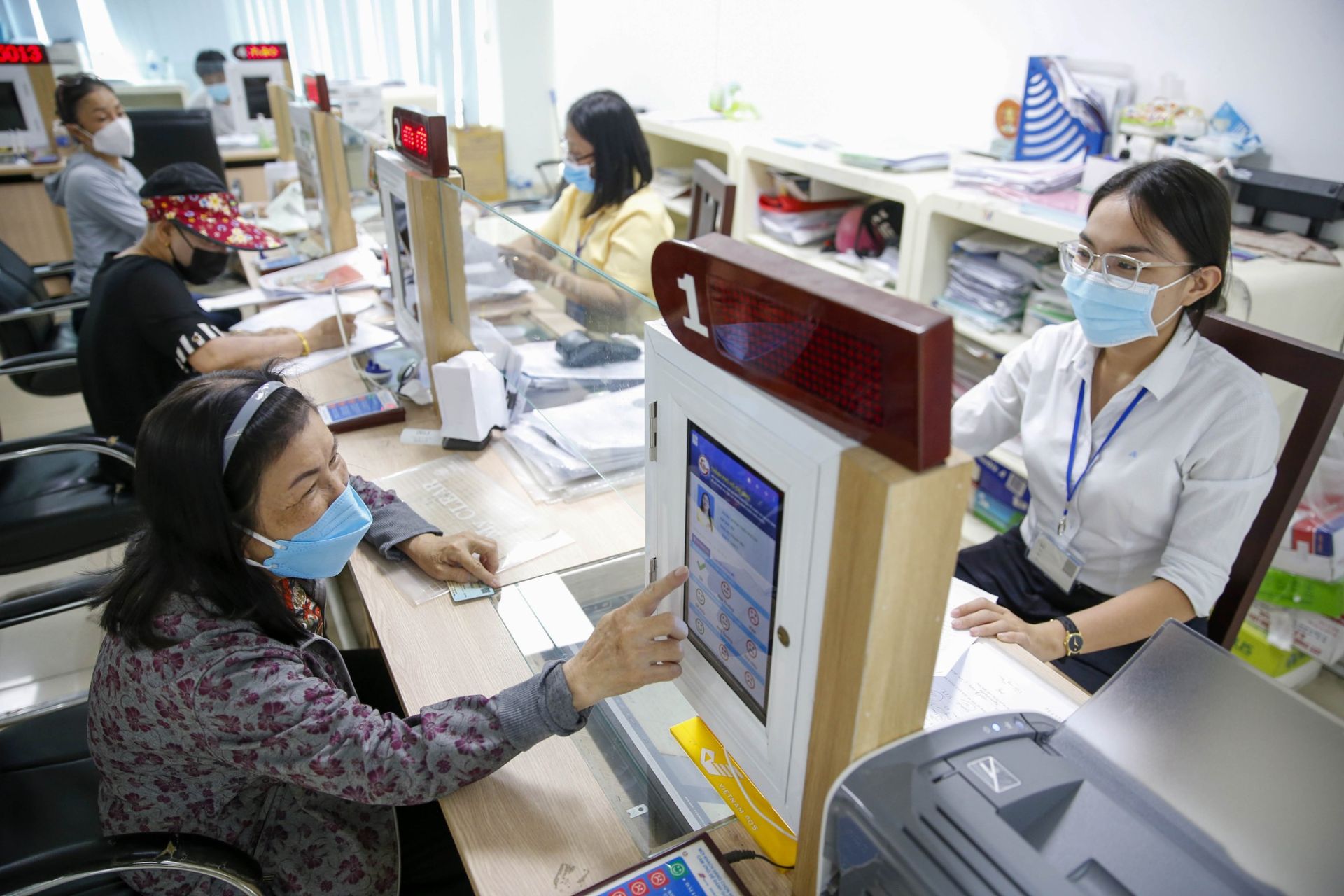 TP. Hồ Chí Minh siết quy định về xét duyệt cán bộ, công chức, viên chức đi nước ngoài