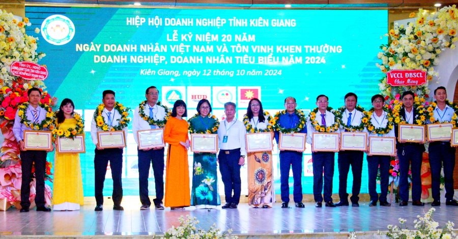 UBND tỉnh Kiên Giang đã tặng Bằng khen cho doanh nghiệp tiêu biểu