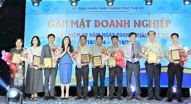 TP.Tam Kỳ biểu dương các doanh nghiệp tiêu biểu.