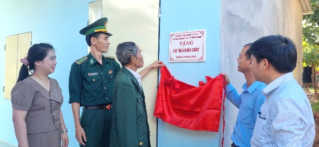 Đồn Biên phòng Cửa khẩu quốc tế Lao Bảo khánh thành và bàn giao nhà “Mái ấm Biên cương”