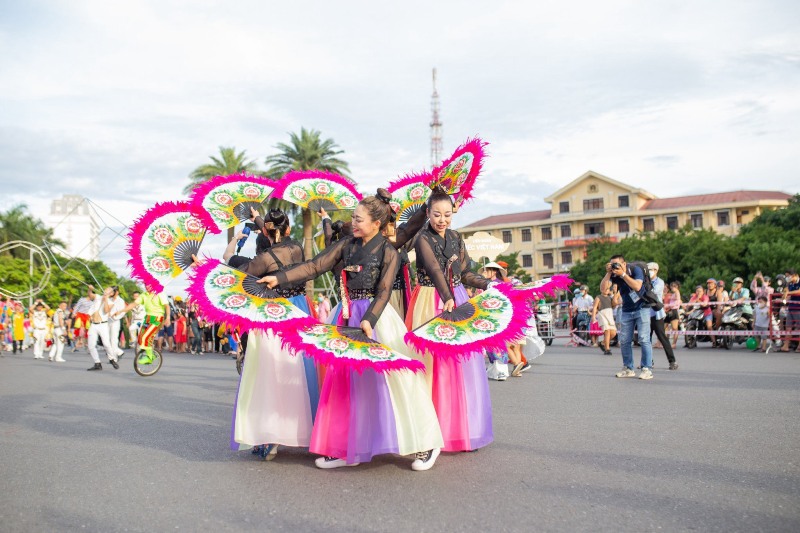 Lễ hội cộng đồng ở Festival Huế luôn thu hút du khách