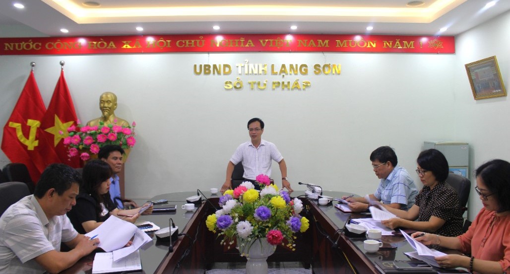 Quang cảnh cuộc họp