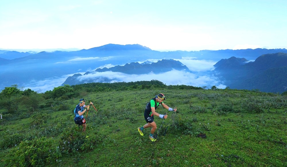 Giải chạy Marathon băng rừng Việt Nam - Pù Luông 2024 thu hút 1.500 VĐV trong nước, quốc tế