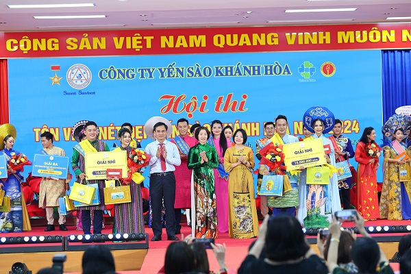 Trao Giải Nhì cho 02 đội thi xuất sắc