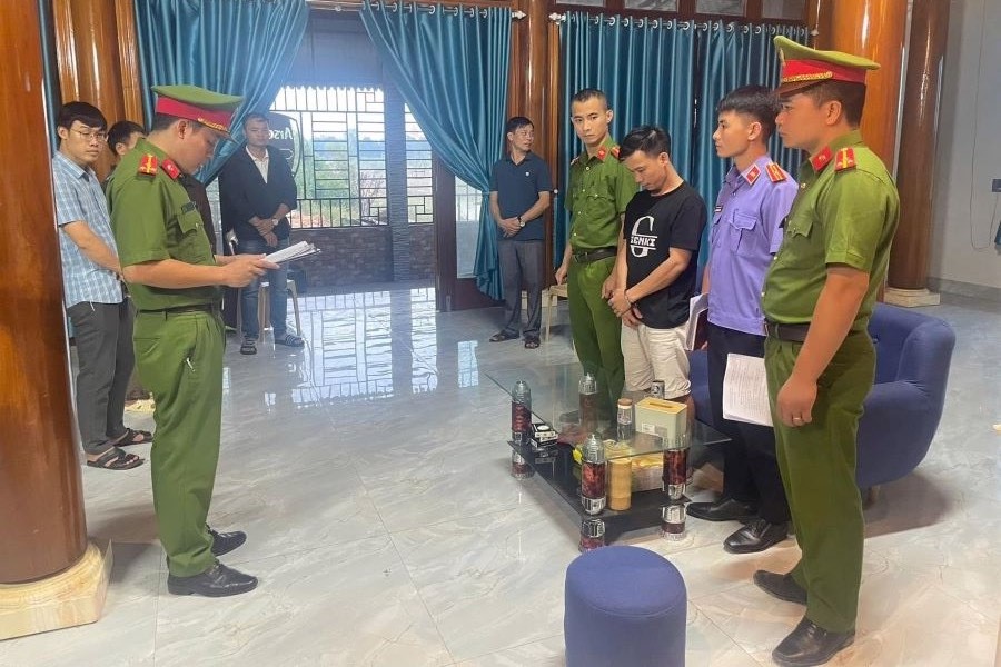 Khởi tố giám đốc lừa đảo xuất khẩu lao động để chiếm đoạt tài sản