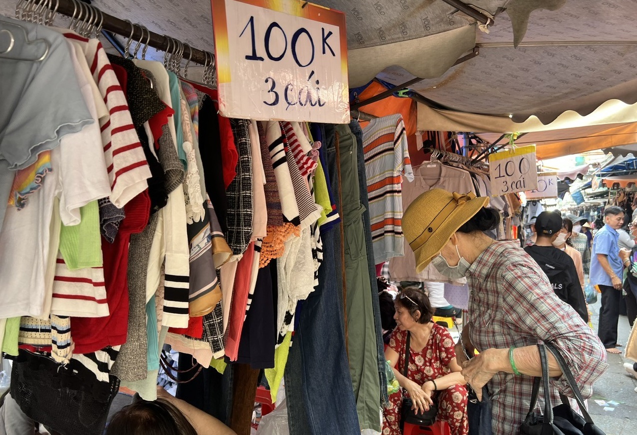 TP. Hồ Chí Minh: Đồ si không rõ nguồn gốc được bày bán tràn lan