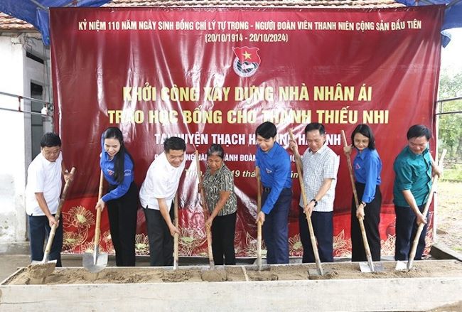 Khởi công xây dựng nhà nhân ái cho bà Nguyễn Thị Tiệp (70 tuổi, xã Thạch Sơn, huyện Thạch Hà).