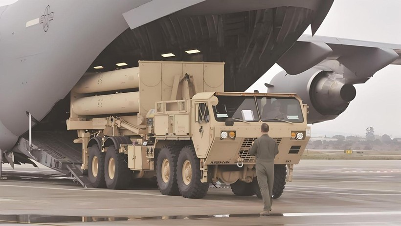 Hệ thống THAAD được không vận tới Israel (Ảnh: Sina).