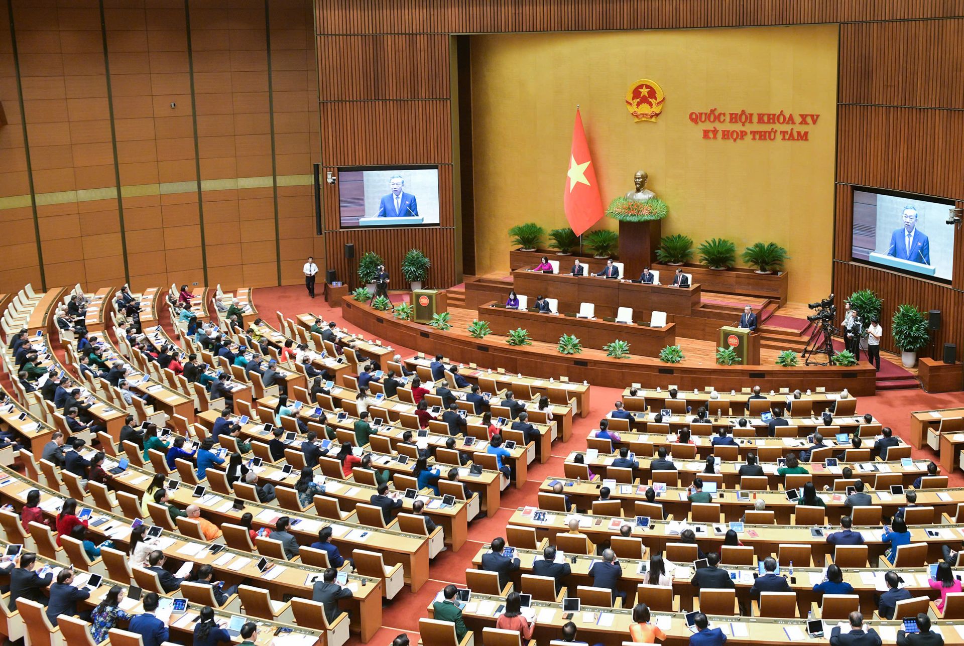 Hôm nay, Quốc hội nghe báo cáo thực hiện ngân sách Nhà nước và cho ý kiến 3 dự án Luật sửa đổi