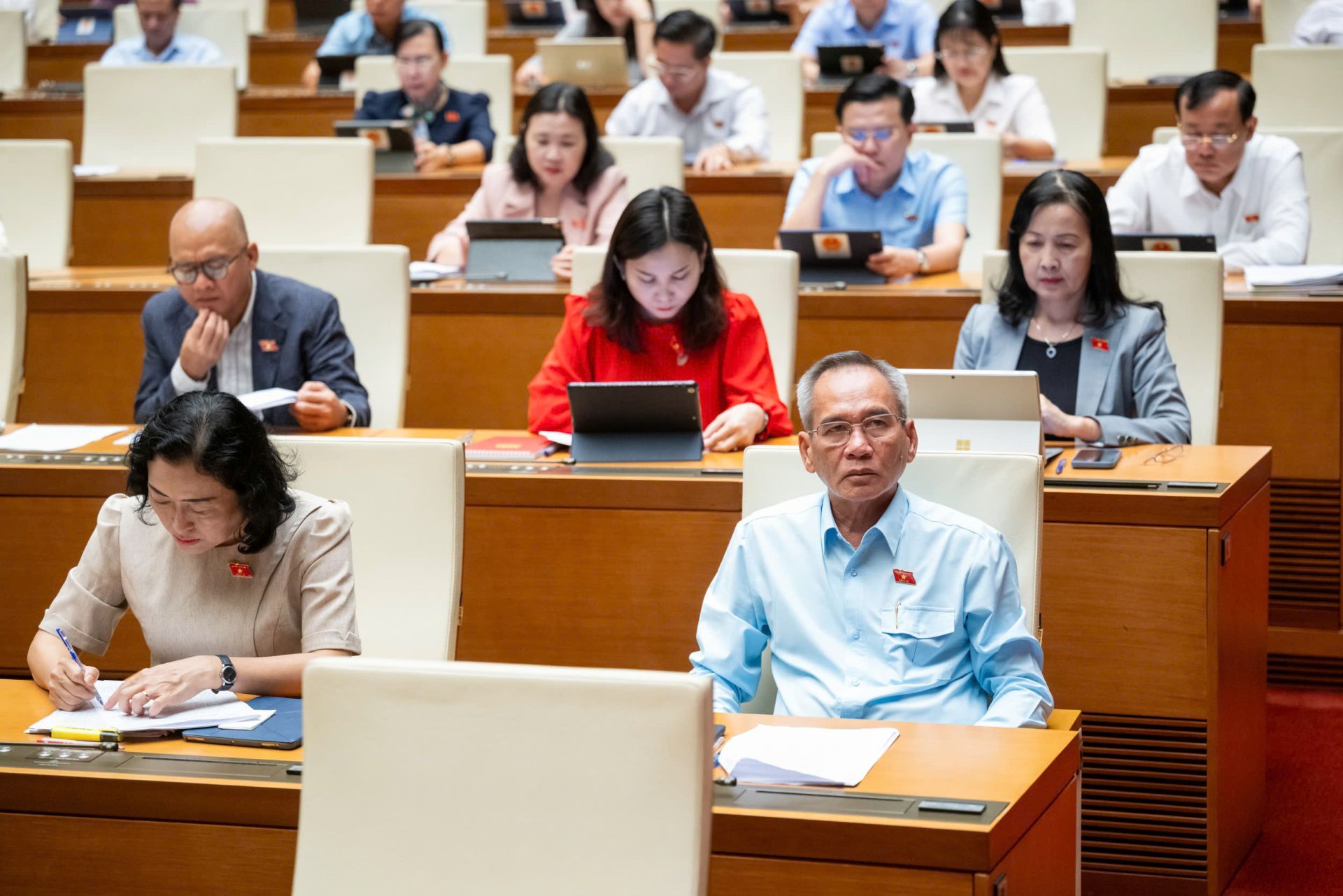 Các đại biểu tại phiên thảo luận. Ảnh quochoi.vn.