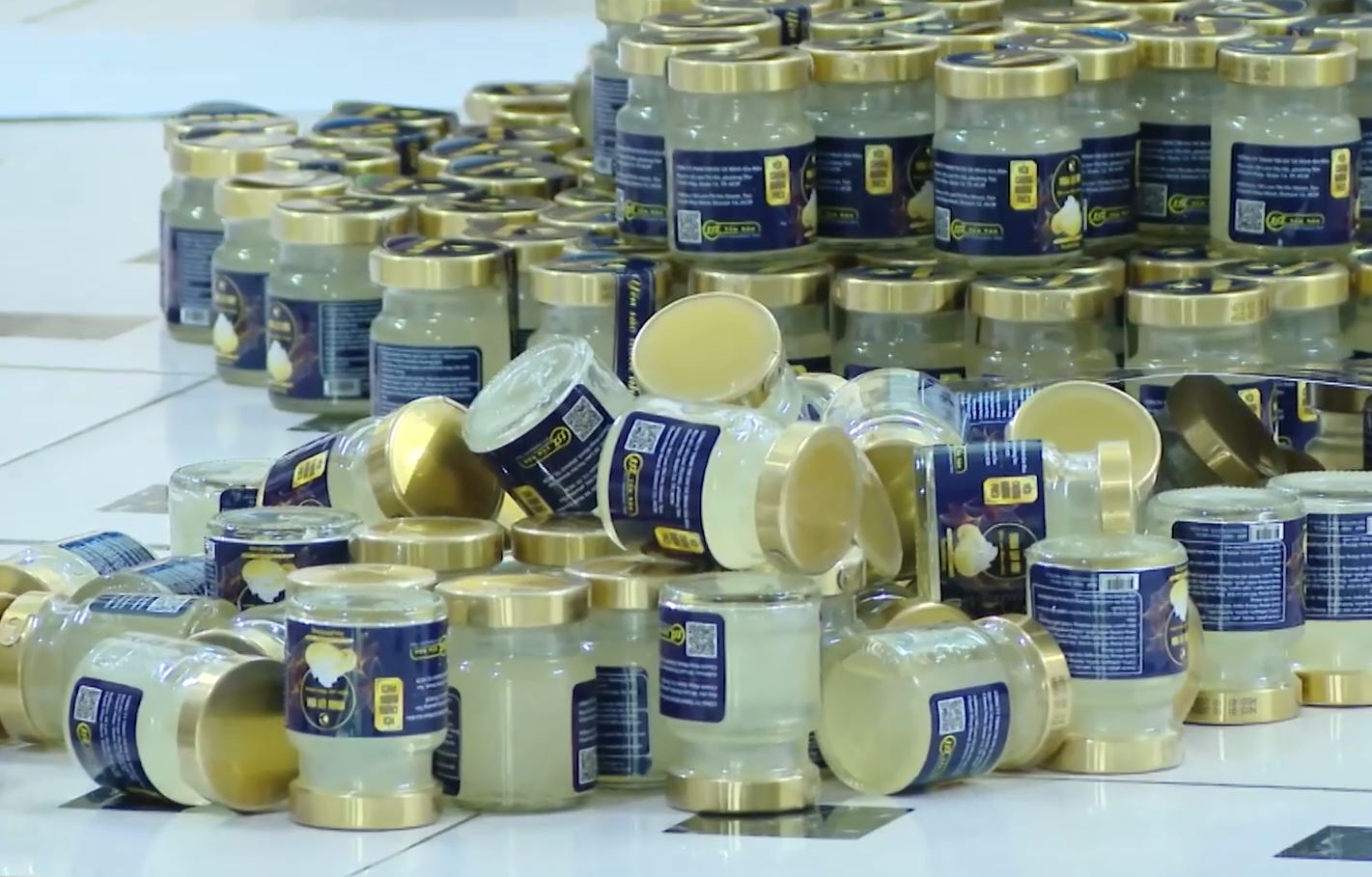 Phát hiện hơn 93.000 hũ yến chưng không rõ nguồn gốc