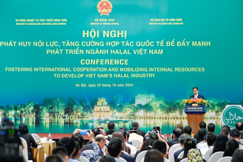 Đây là sự kiện quốc tế có quy mô lớn nhất về Halal lần đầu tiên được tổ chức kể từ khi Thủ tướng Chính phủ ban hành Đề án "Tăng cường hợp tác quốc tế để xây dựng và phát triển ngành Halal Việt Nam đến năm 2030" (tháng 2/2023), có ý nghĩa định hướng quan trọng cho việc phát triển ngành Halal của Việt Nam - Ảnh: VGP/Nhật Bắc