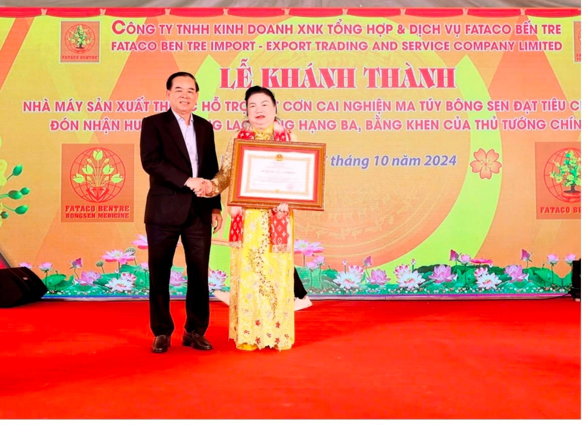 Fataco Bến Tre vinh dự đón nhận nhận Bằng khen của Thủ tướng Chính phủ