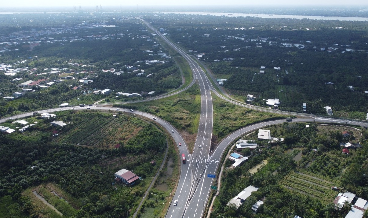 Phấn đấu hết năm 2025 cơ bản hoàn thành 600 km đường cao tốc vùng đồng bằng sông Cửu Long. Ảnh internet.