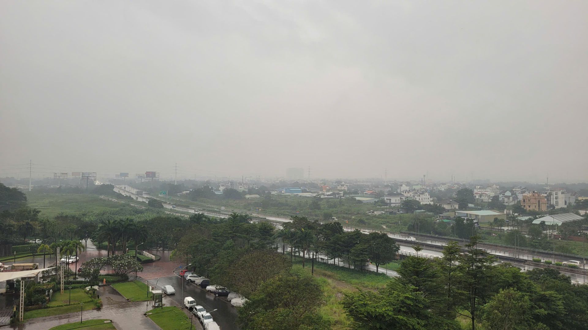 TP. Hồ Chí Minh mưa lớn do ảnh hưởng bởi bão Trà Mi