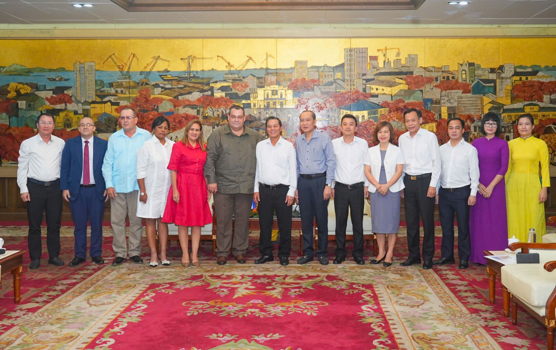 Lãnh đạo TP. Hải Phòng, lãnh đạo các Sở ngành cùng Đoàn Hội Tiểu nông Cuba