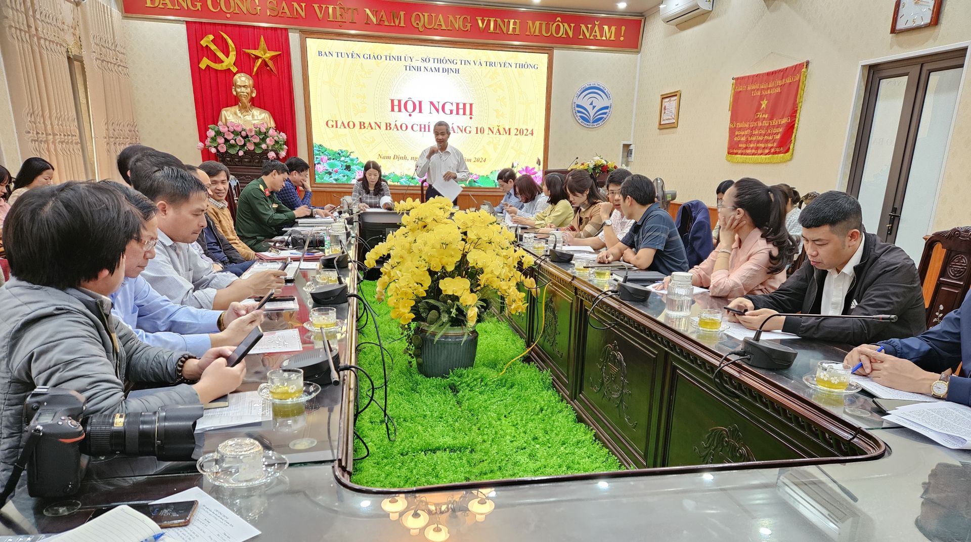 Quang cảnh hội nghị