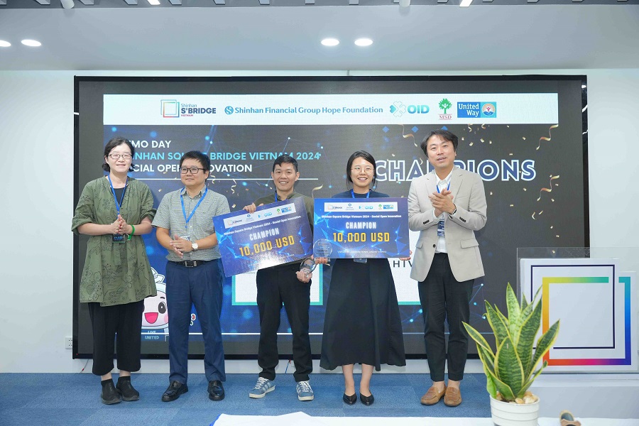 Top 2 startup LabSD và TagHive giành giải thưởng 10.000 USD tại Demo Day