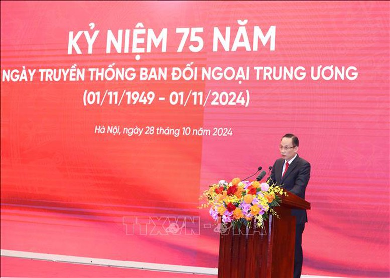 Đồng chí Lê Hoài Trung, Bí thư Trung ương Đảng, Trưởng Ban Đối ngoại Trung ương ôn lại quá trình trưởng thành và phát triển của Ban Đối ngoại Trung ương qua các thời kỳ - Ảnh: TTXVN