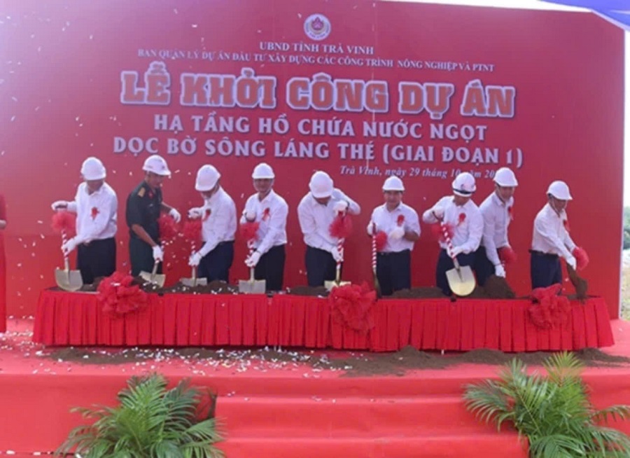 Nghi thức khởi công dự án hồ nước ngọt Láng Thé ở Trà Vinh.