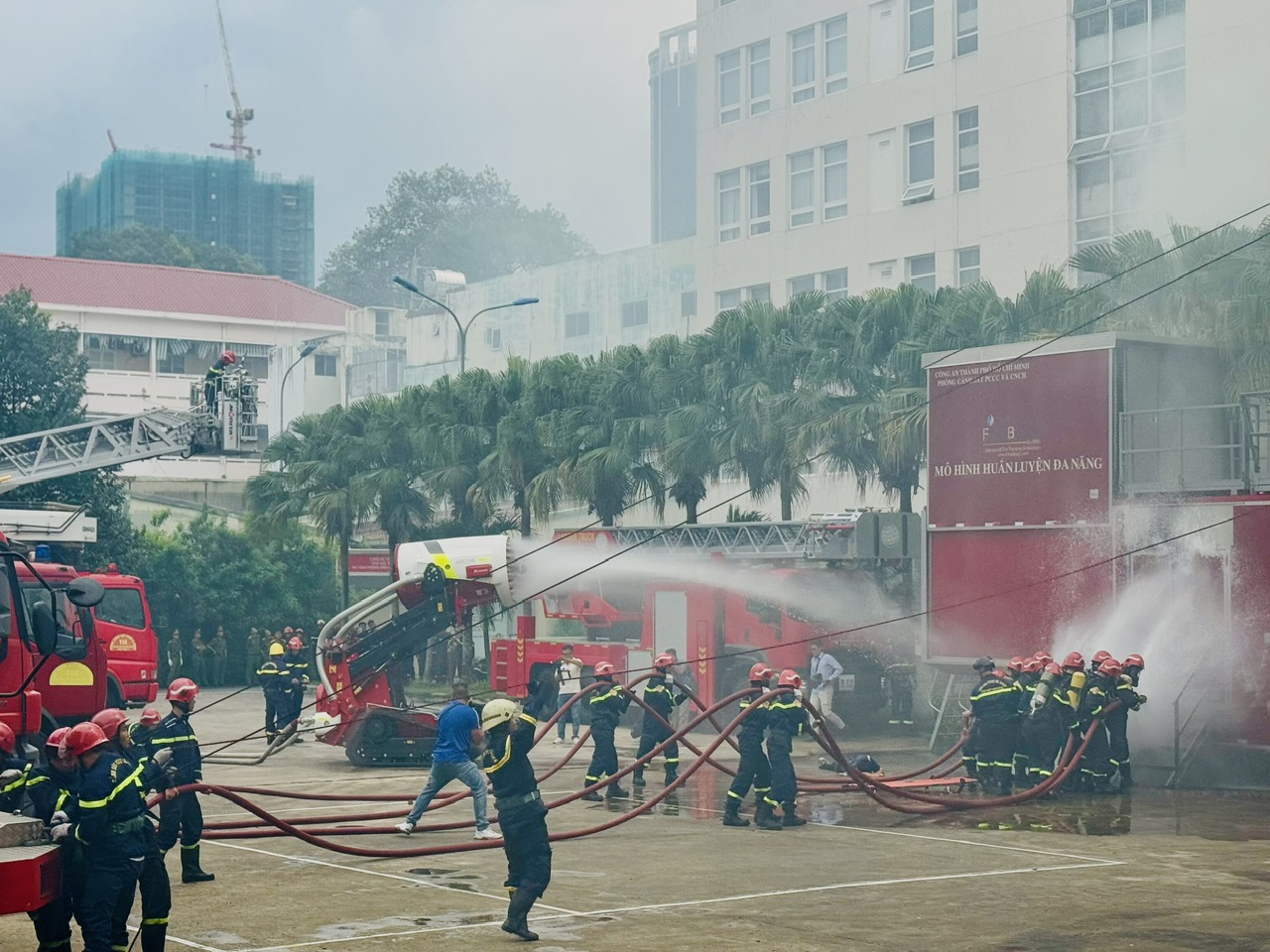 TP. Hồ Chí Minh ra mắt Tổ Cảnh sát chữa cháy và cứu nạn cứu hộ đặc biệt tinh nhuệ