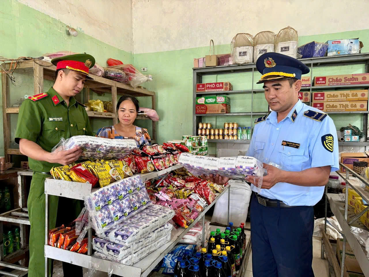 Lực lượng Quản lý thị trường triển khai cao điểm chống buôn lậu, gian lận thương mại và hàng giả các tháng cuối năm, trước và sau tết Ất Tỵ 2025