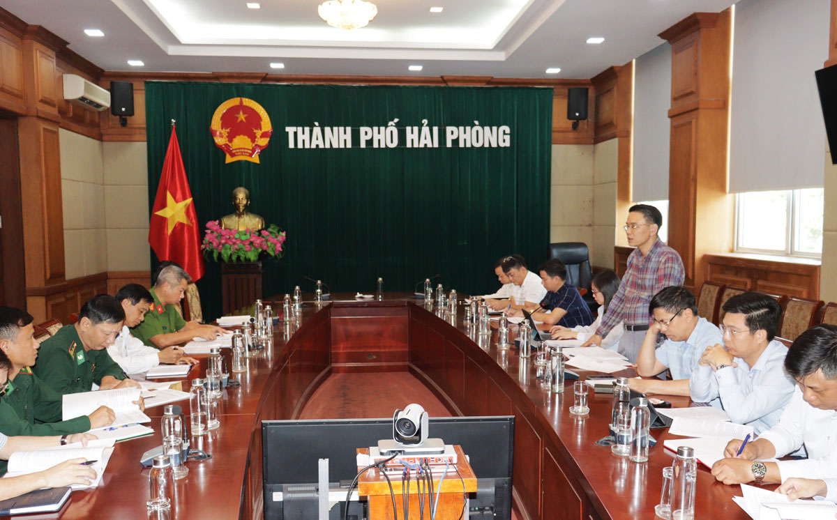 Quang cảnh buổi họp