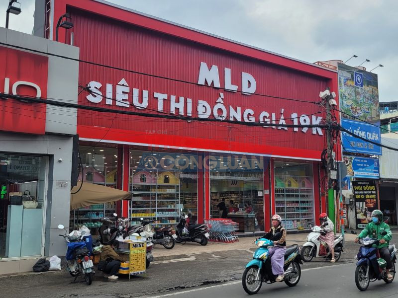Cửa hàng MLD “Siêu thị đồng giá 19k” đã dán tem, nhãn phụ cho sản phẩm