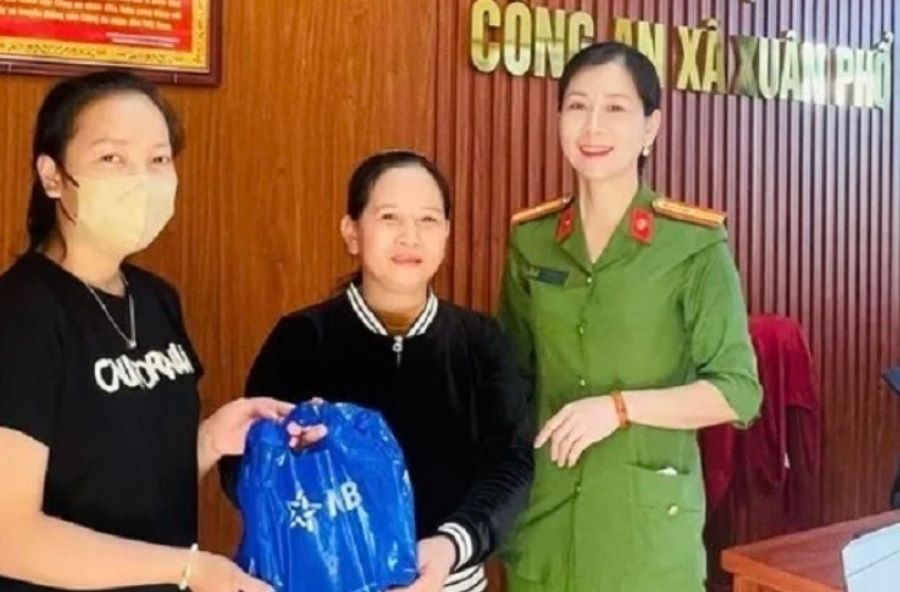 Bất ngờ nhận được 300 triệu đồng, tìm người trả lại